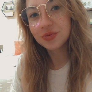 Meet your Posher, Caroline